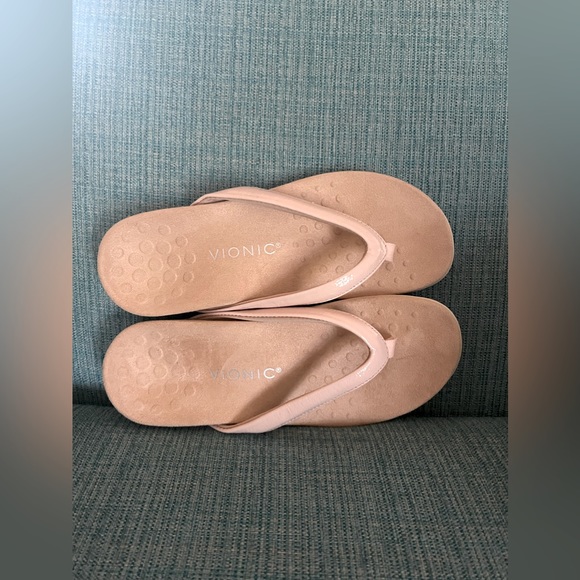 🩴 Vionic Dillon Pink Patent Flip Flops 🩴 - Picture 7 of 10